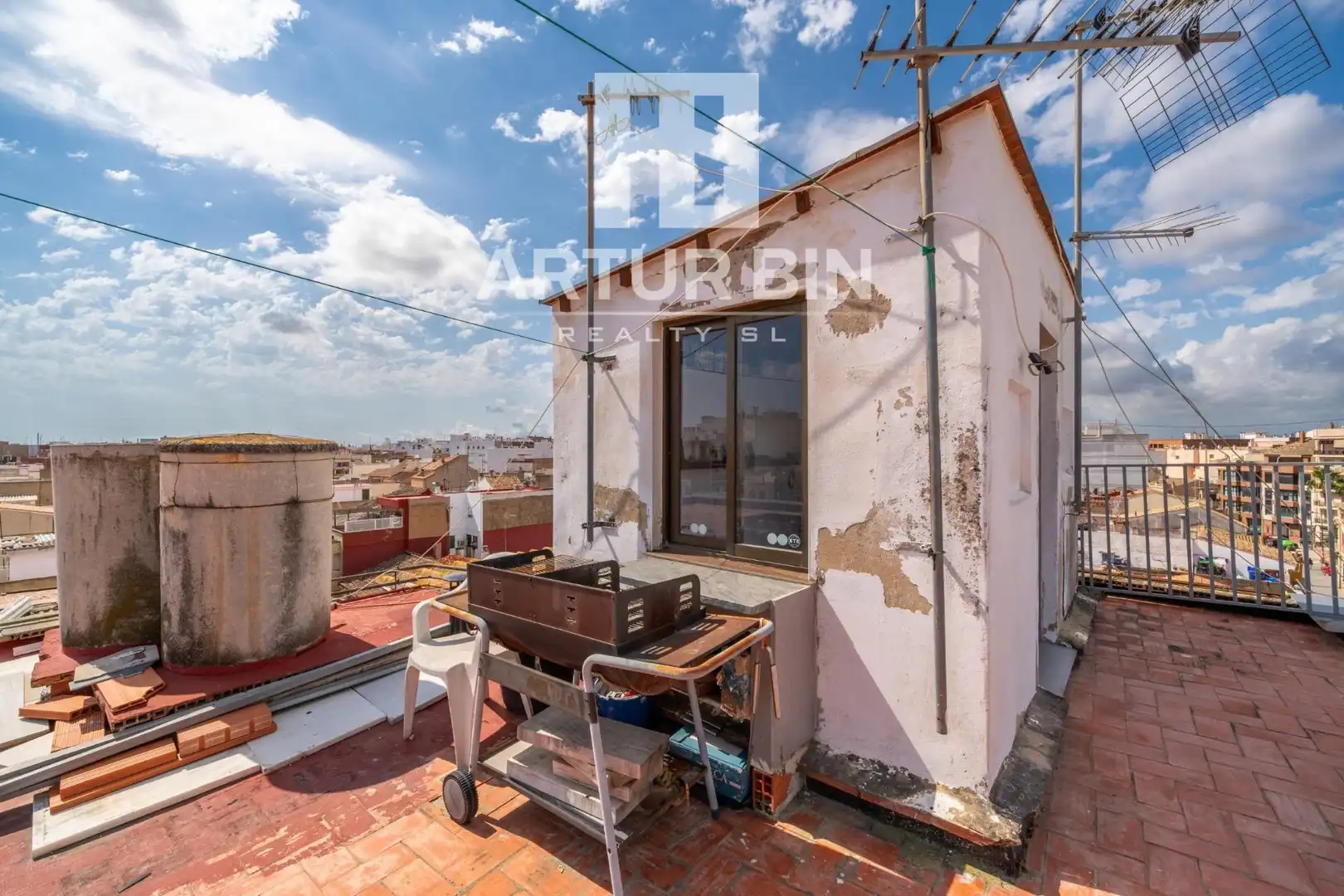 Vista exterior de Àtic en venda en Paiporta amb Aire condicionat i Terrassa