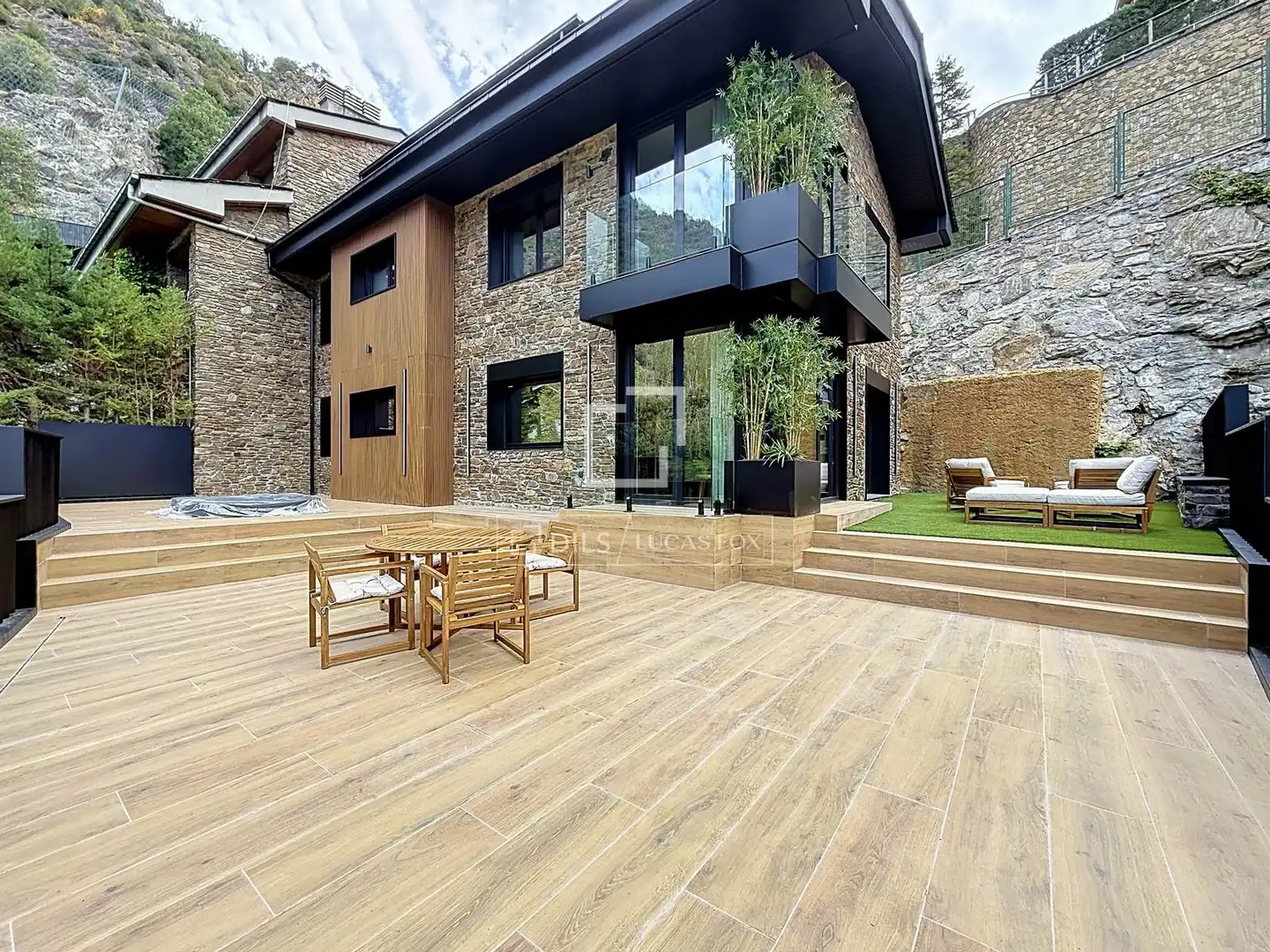 Terrassa de Casa o xalet en venda en Madrid amb Calefacció, Jardí privat i Parquet