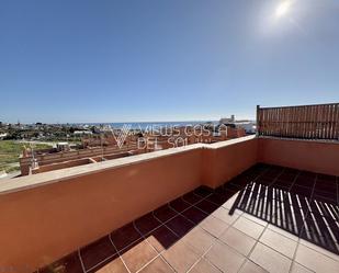 Vista exterior de Casa adosada en venda en Vélez-Málaga amb Piscina