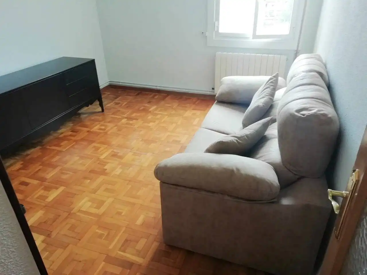 Sala d'estar de Pis de lloguer en  Logroño amb Calefacció