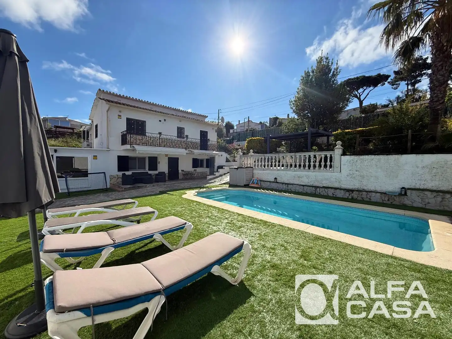 Vista exterior de Casa o xalet en venda en Lloret de Mar amb Calefacció, Terrassa i Traster