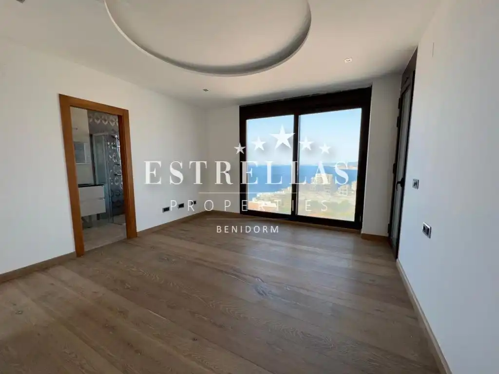 Dormitori de Casa o xalet en venda en Benidorm amb Aire condicionat, Calefacció i Jardí privat