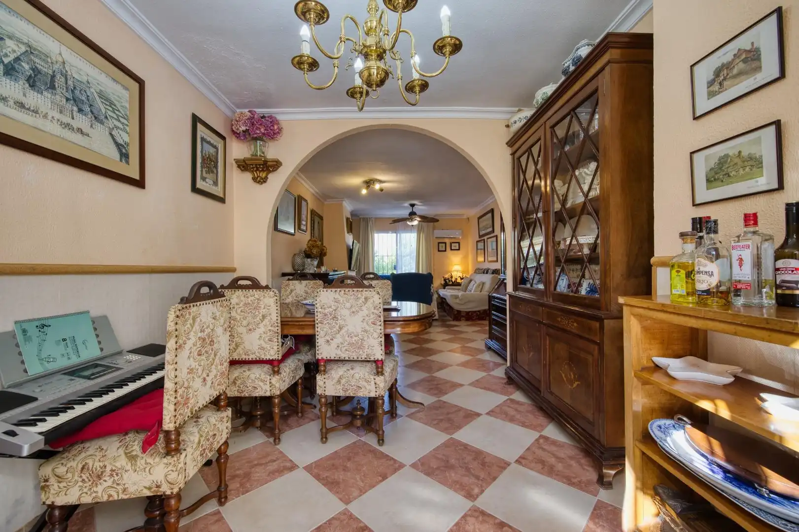 Comedor de Casa adosada en venta en Mairena del Aljarafe con Aire acondicionado, Terraza y Trastero
