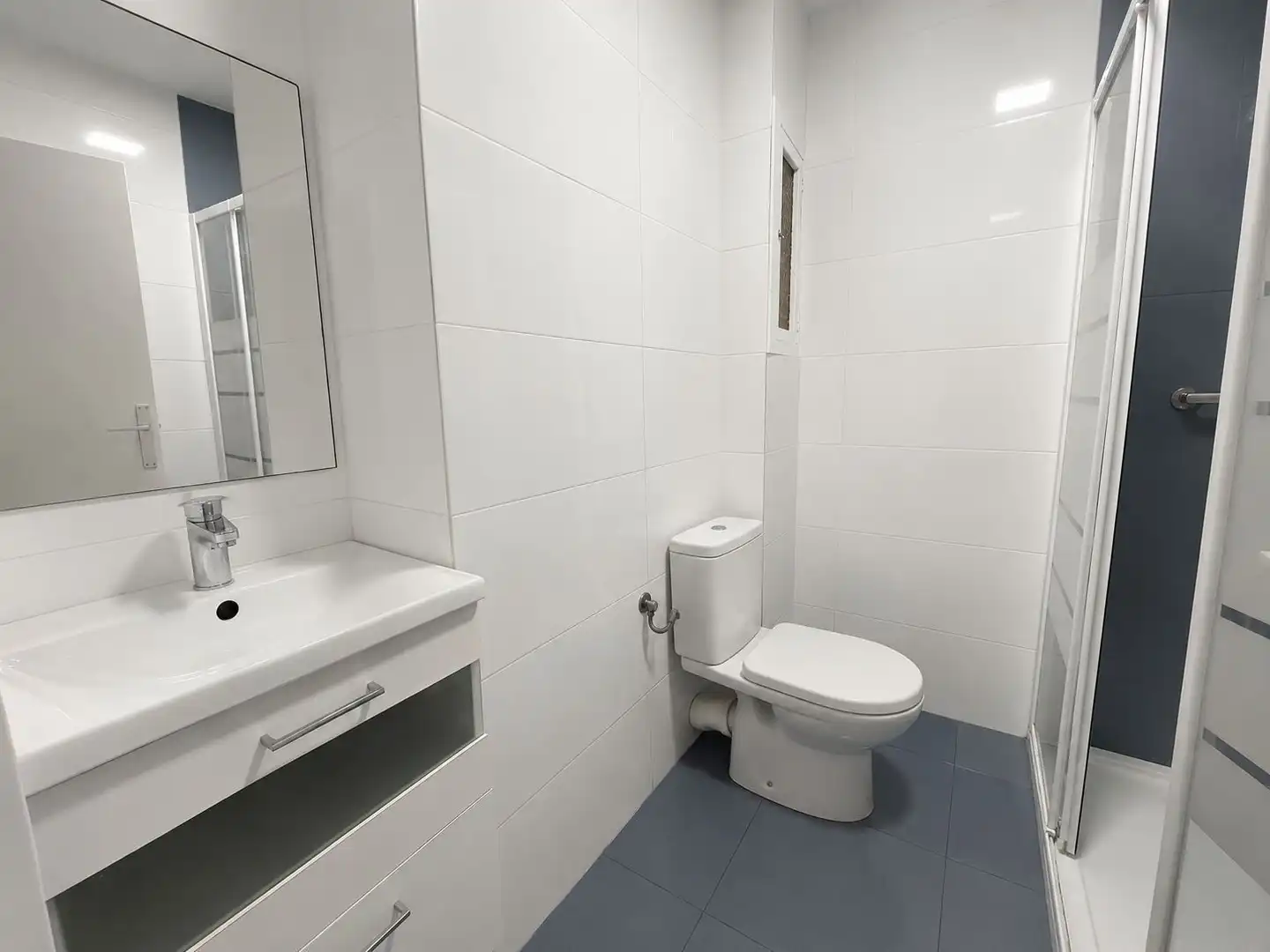 Bathroom of Flat for sale in Badalona