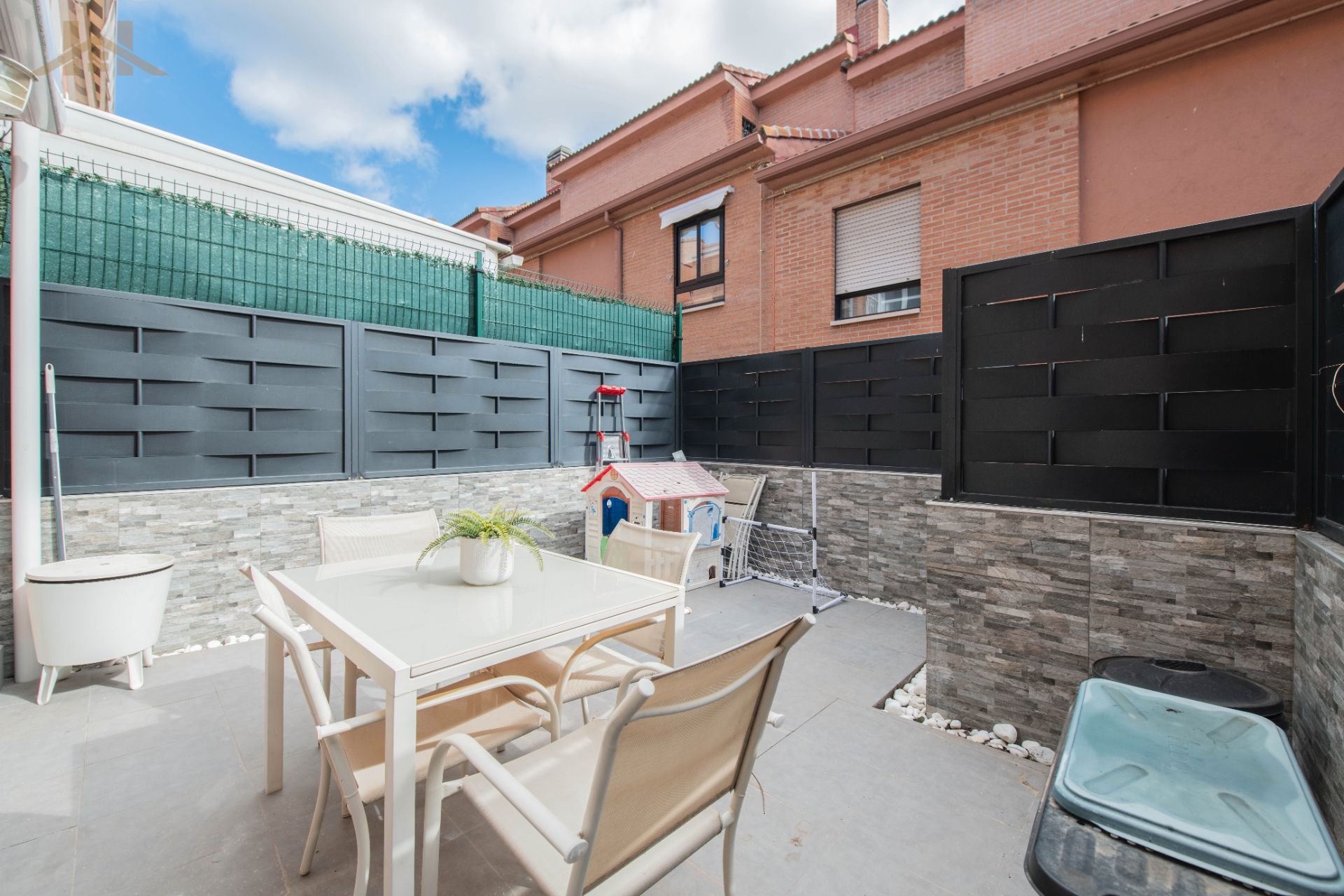 Terrassa de Casa adosada en venda en Boadilla del Monte amb Aire condicionat, Calefacció i Jardí privat