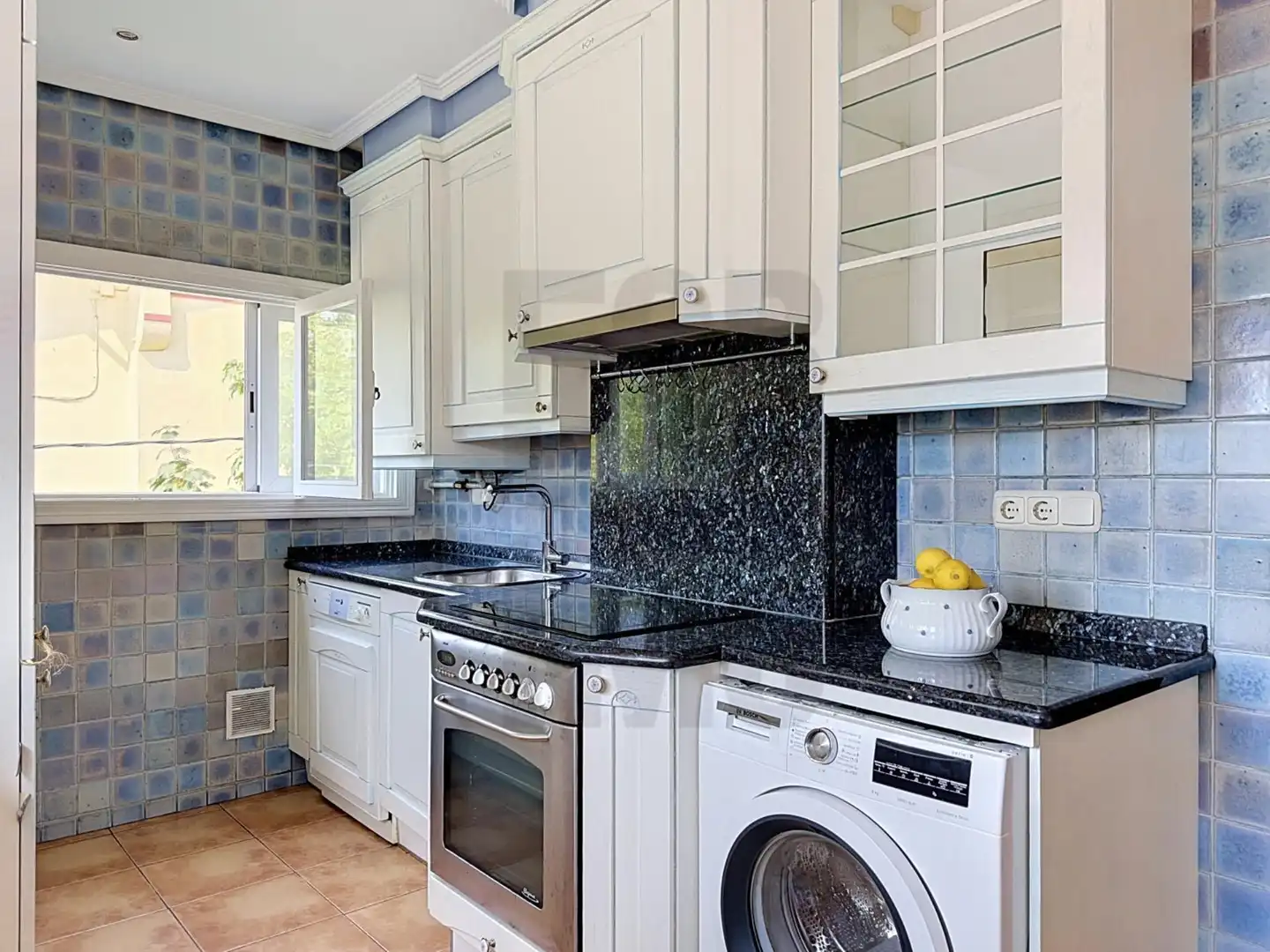 Cocina de Piso en venta en Donostia - San Sebastián  con Calefacción, Jardín privado y Balcón