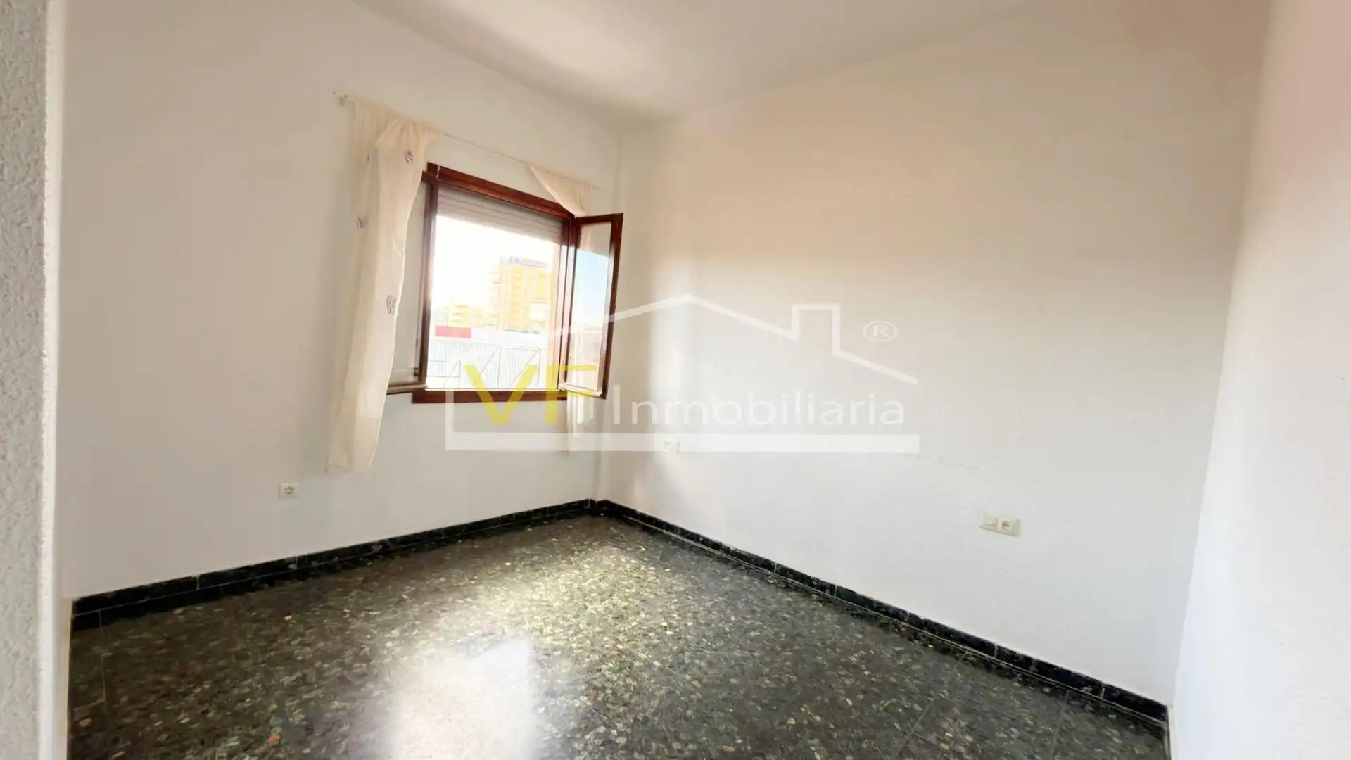 Habitación de Piso en venta en Málaga con Balcón y Piscina comunitaria