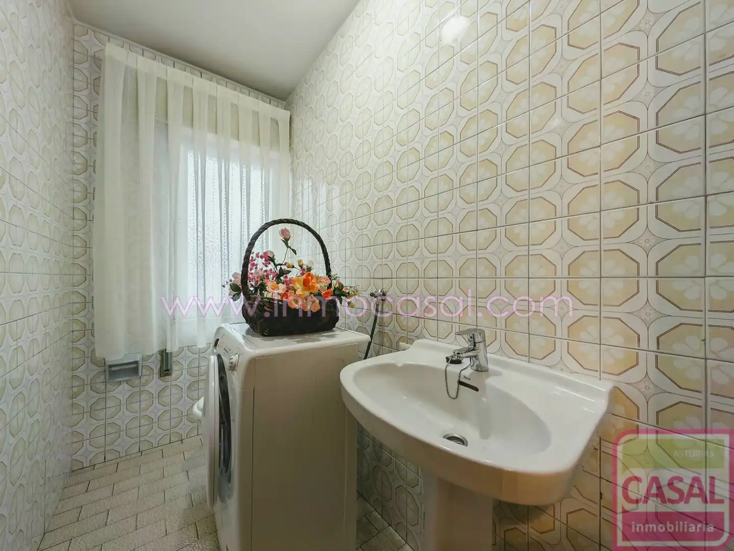 Bathroom of Flat for sale in Langreo  with Heating