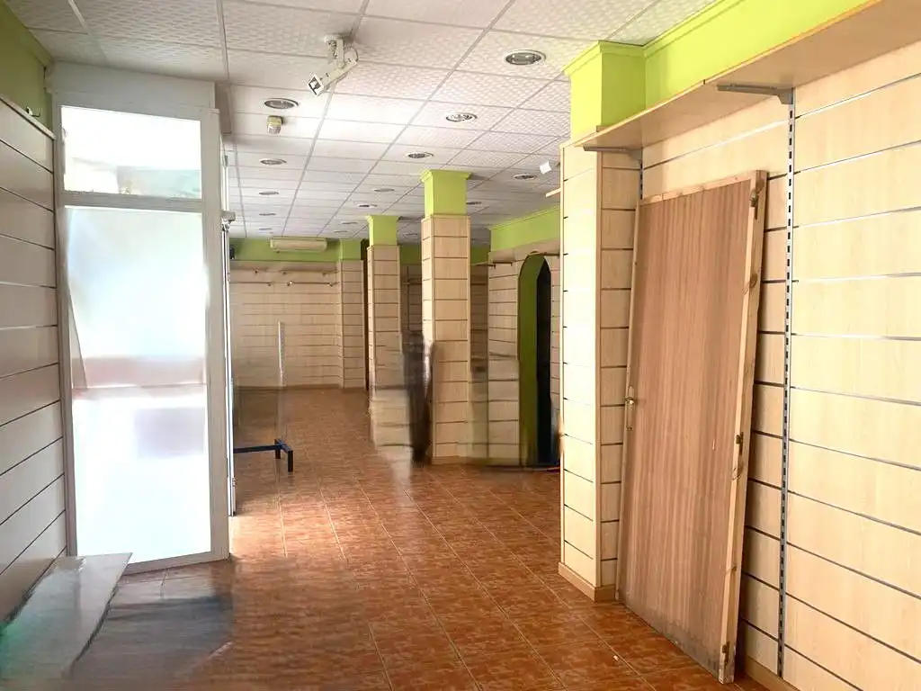 Local comercial de lloguer a La Roda, imagen 2