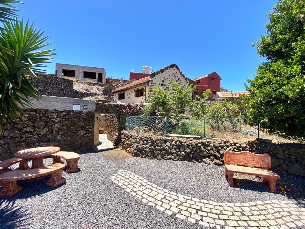 Vista exterior de Casa o xalet en venda en Valverde (Santa Cruz de Tenerife) amb Aire condicionat i Jardí privat