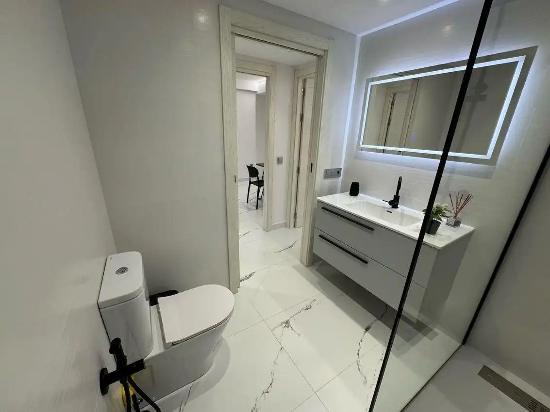 Bathroom of Flat for sale in Córdoba  with Air Conditioner, Terrace and Furnished