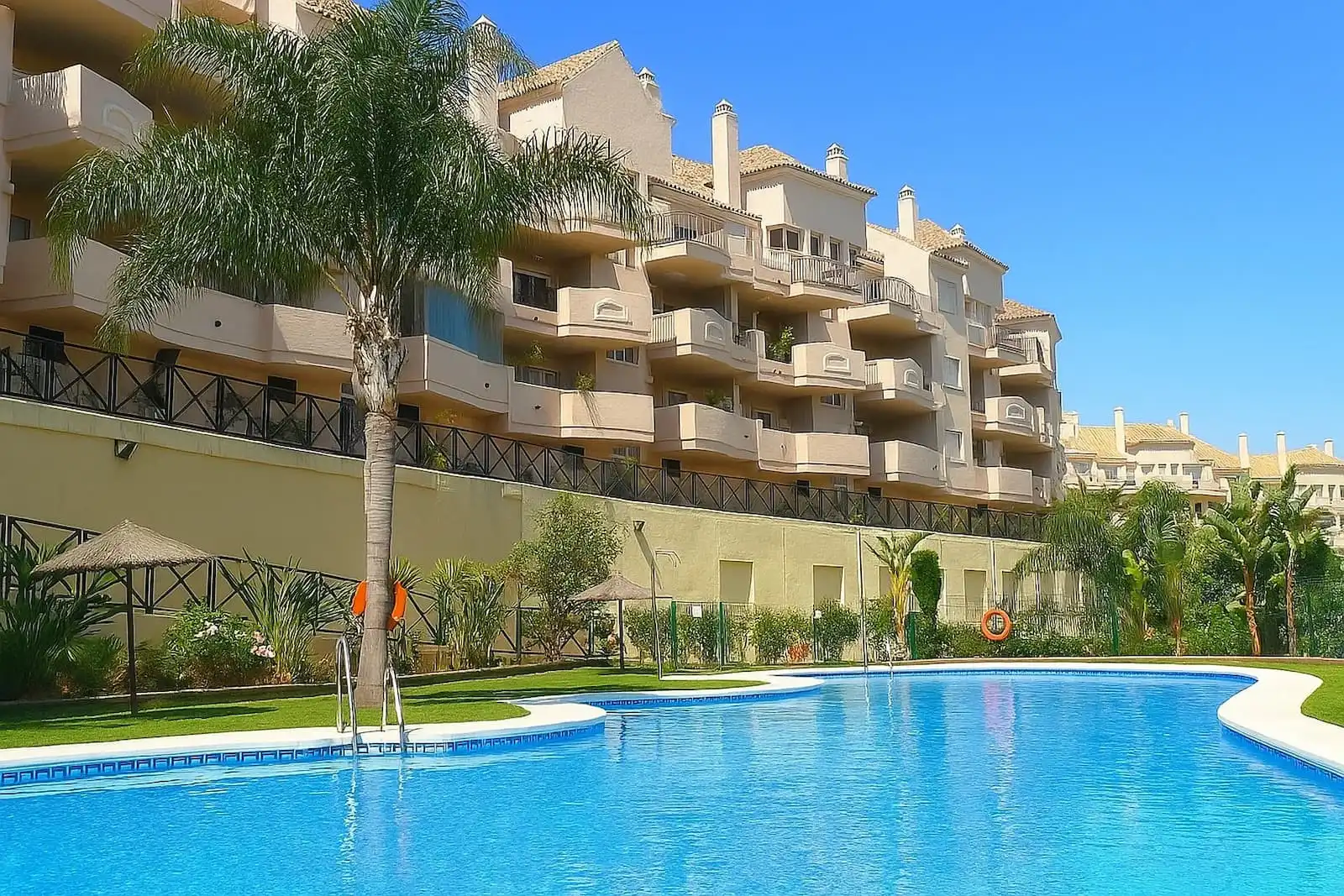 Home with pool for sale in La Duquesa