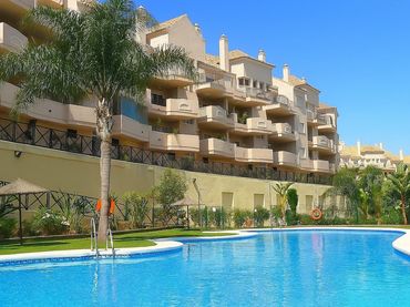 Piano terra con piscina in vendita a La Duquesa