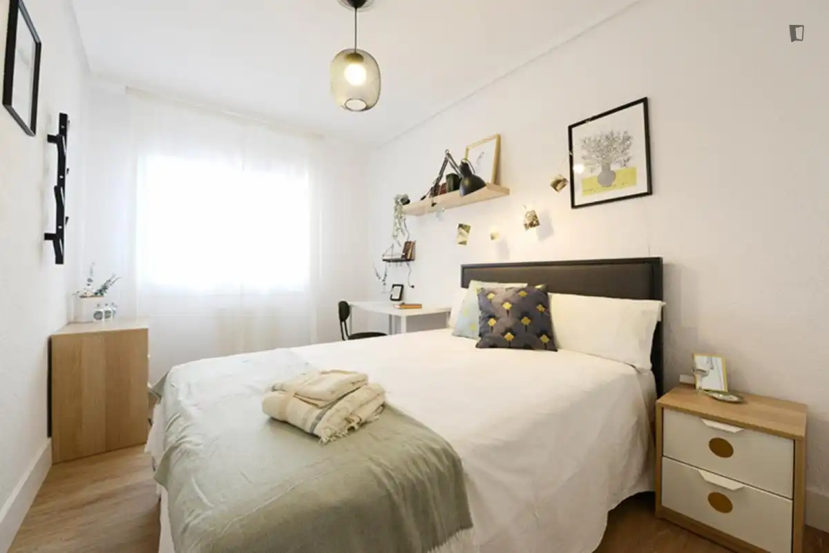 Schlafzimmer von Wohnungen zur untervermieten in Bilbao  mit Möbliert, Ofen und Waschmaschine