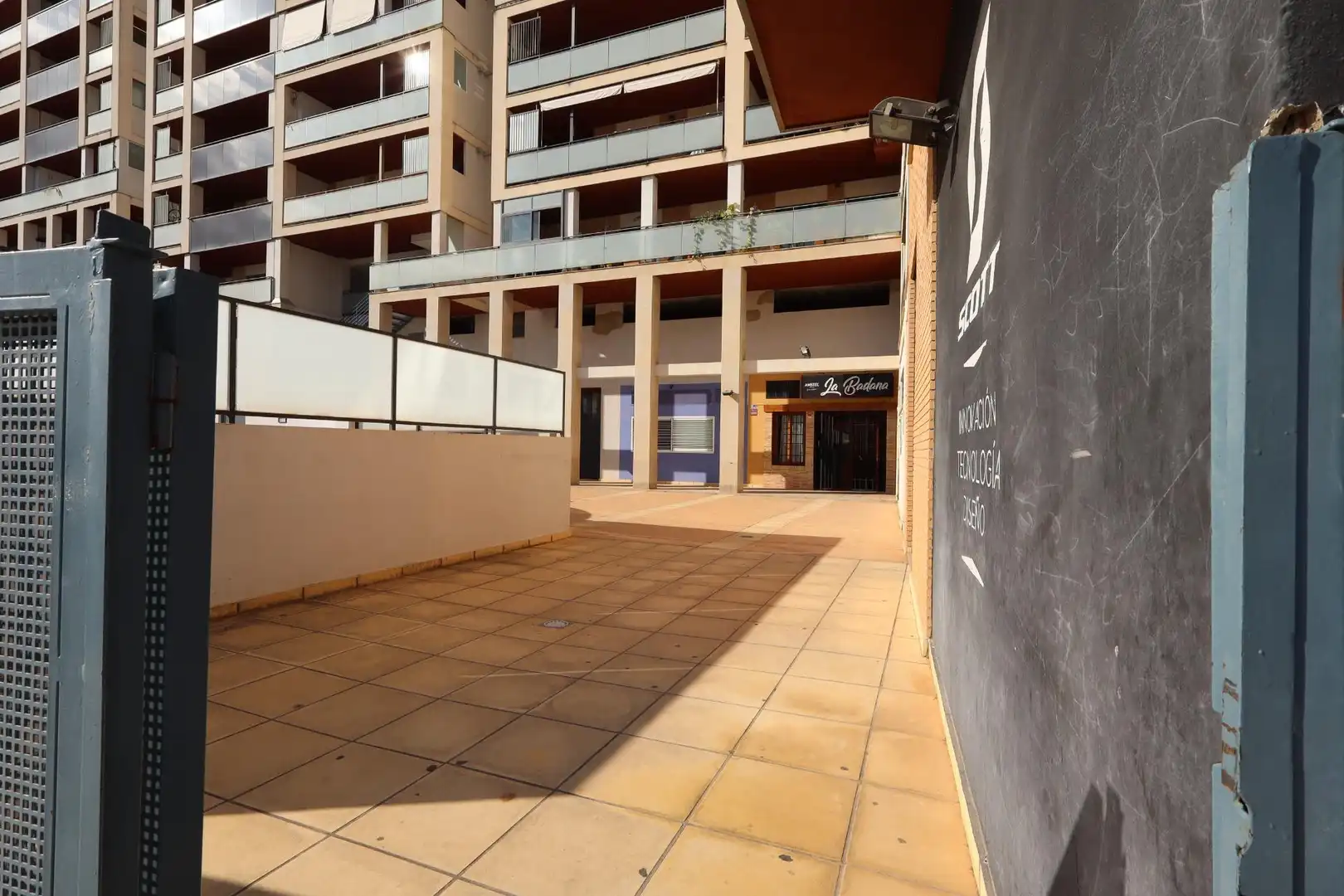 Local comercial en venta en Calle Calle del Médico Marcial Bernat, imagen 3