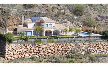 Vista exterior de Casa o xalet en venda en Rincón de la Victoria amb Terrassa i Piscina