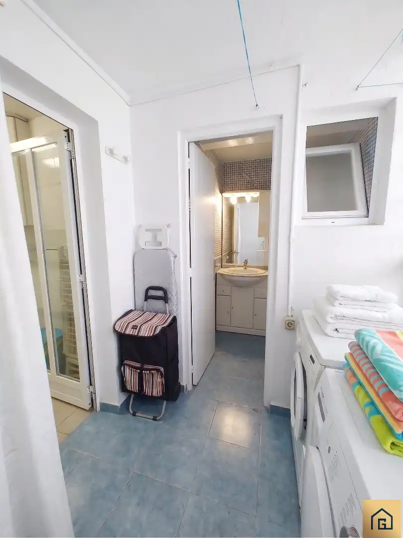 Baño de Piso en venta en Benidorm con Terraza, Amueblado y Alarma