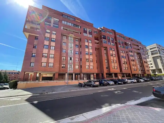 Vista exterior de Pis en venda en Valladolid amb Calefacció, Jardí privat i Parquet