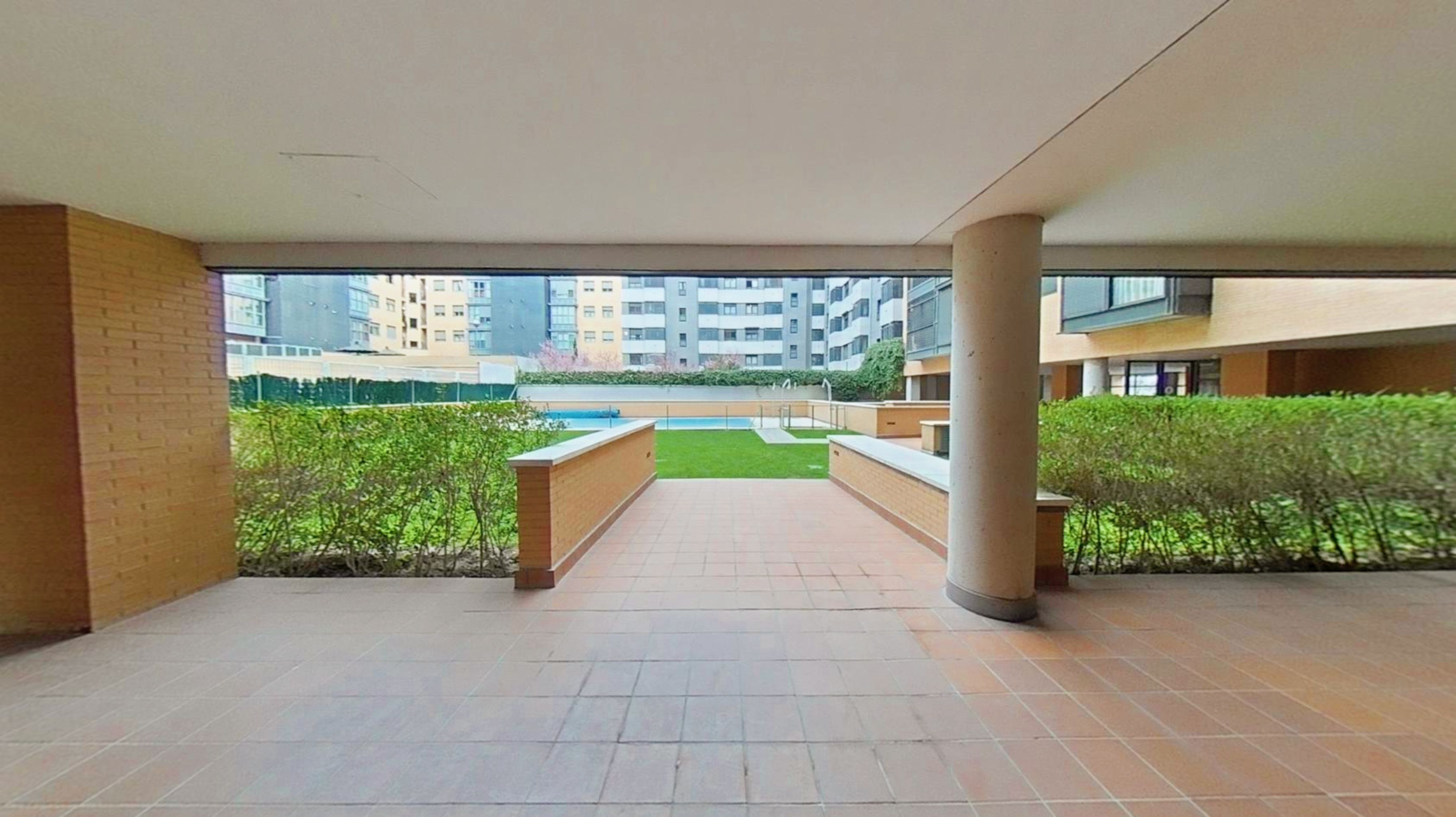 Piscina de Piso en venta en  Madrid Capital con Aire acondicionado, Calefacción y Jardín privado