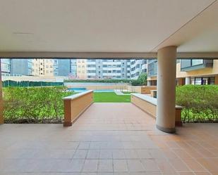 Piscina de Pis en venda en  Madrid Capital amb Aire condicionat, Calefacció i Jardí privat