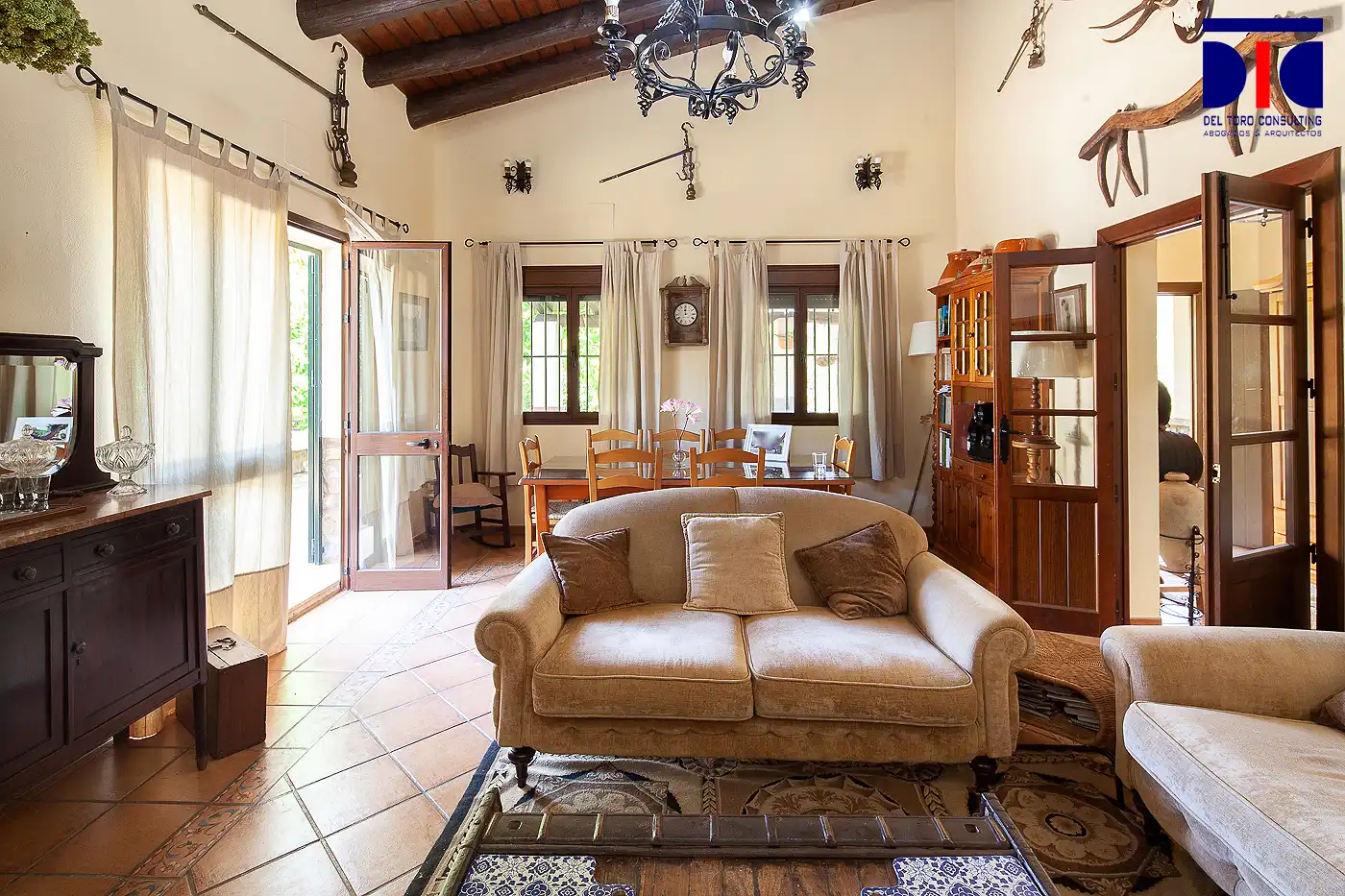 Sala de estar de Finca rústica en venta en Fuenteheridos con Aire acondicionado, Calefacción y Jardín privado