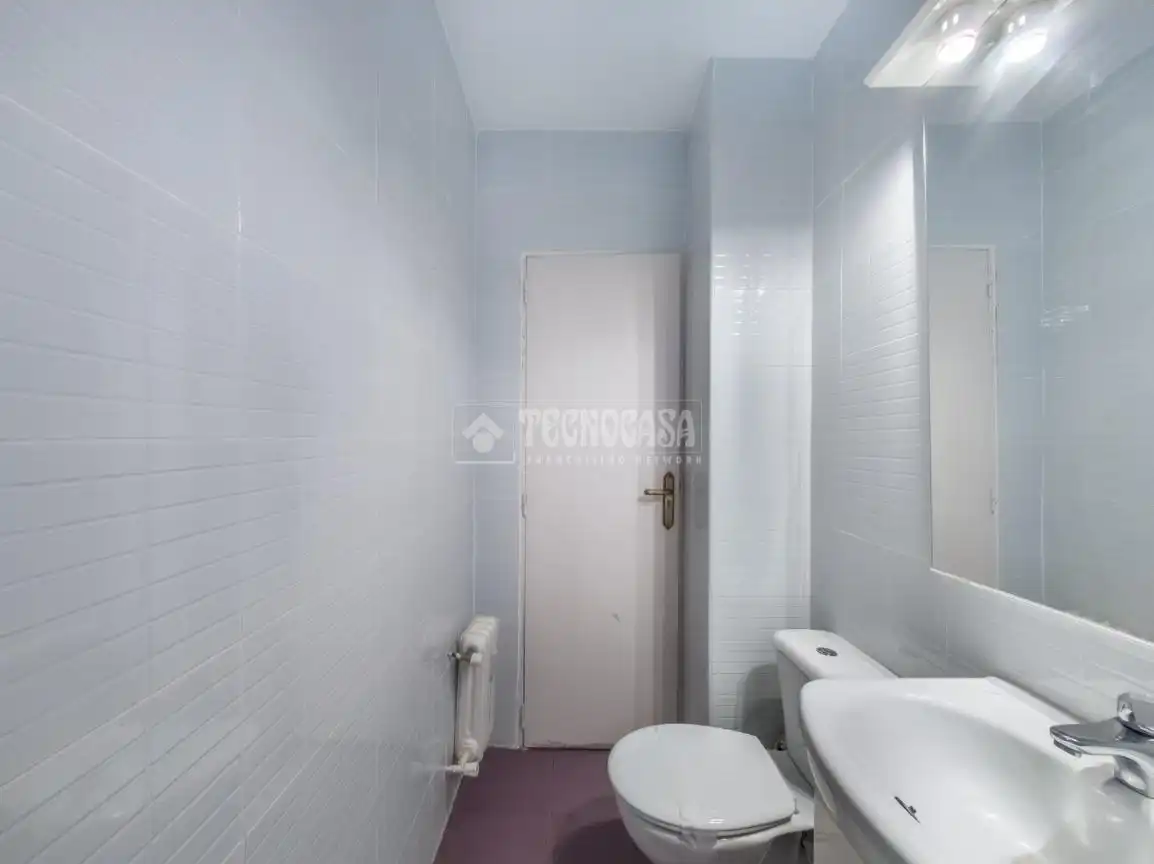 Baño de Piso en venta en Madrid con Calefacción, Parquet y Terraza