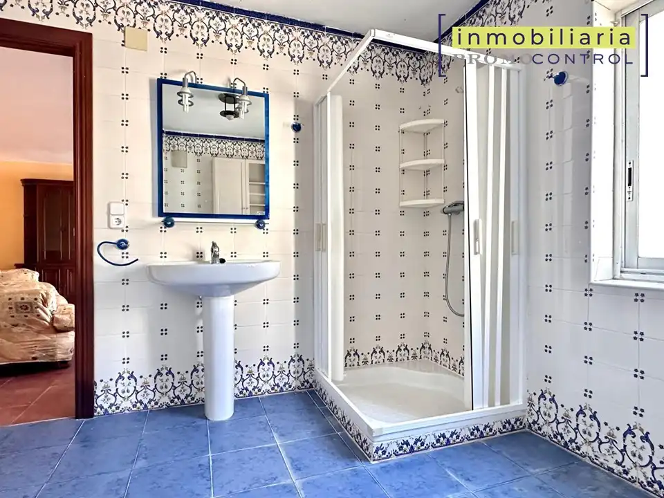 Bathroom of Houses for sale in San Mateo de Gállego  with Air Conditioner, Heating and Private garden