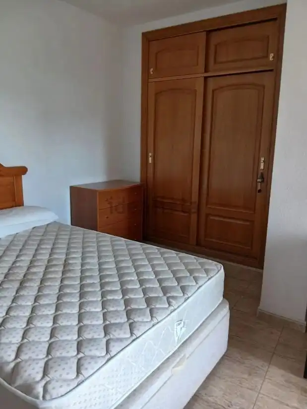 Dormitori de Pis de lloguer en Almería amb Terrassa i Moblat