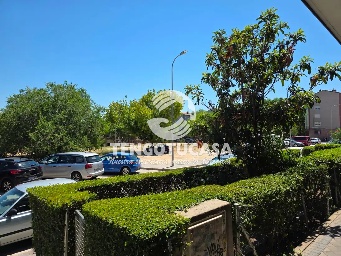 Vista exterior de Piso en venta en Madrid con Calefacción, Parquet y Terraza