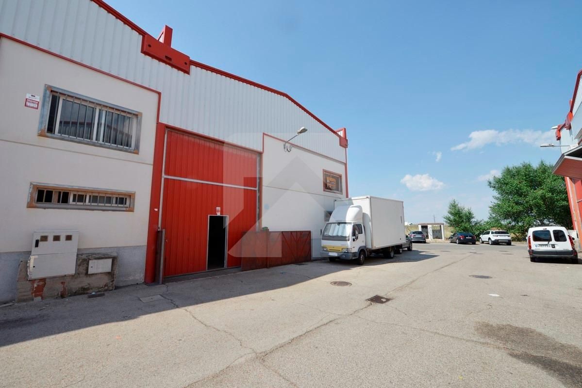 Vista exterior de Nau industrial en venda en Valdemoro