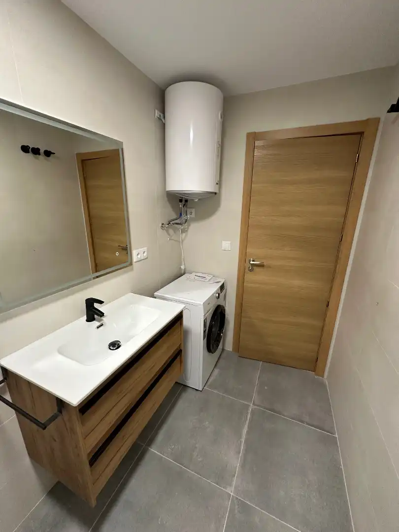 Baño de Piso de alquiler en Ourense Capital  con Parquet, Trastero y Horno