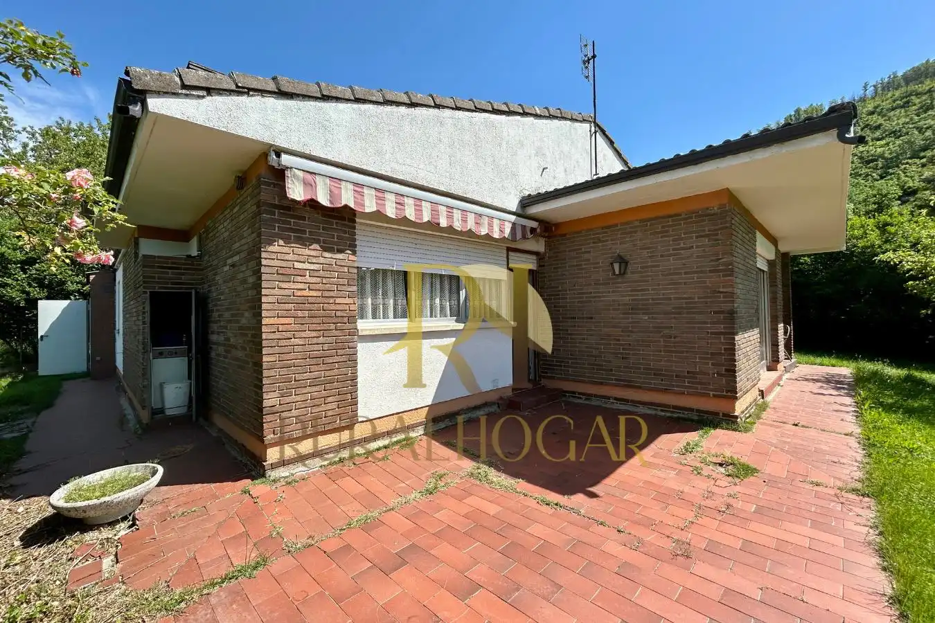 Vista exterior de Casa o chalet en venta en Matallana de Torío con Jardín privado