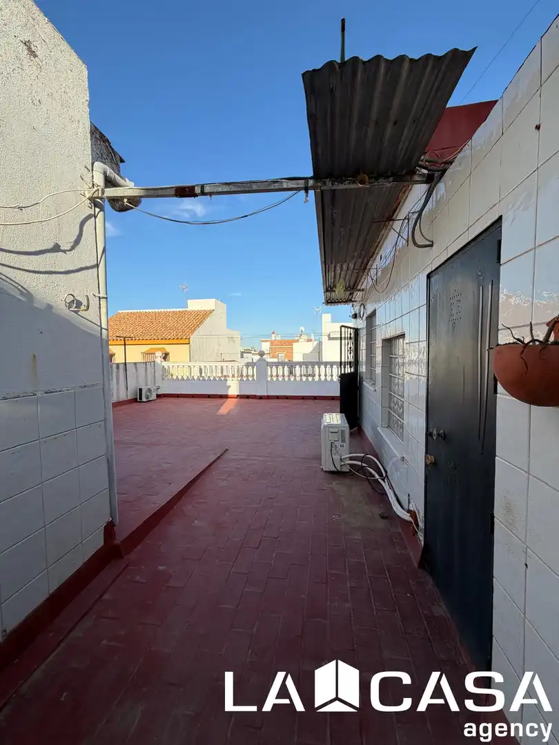 Vista exterior de Casa o chalet en venta en Dos Hermanas con Aire acondicionado, Calefacción y Terraza