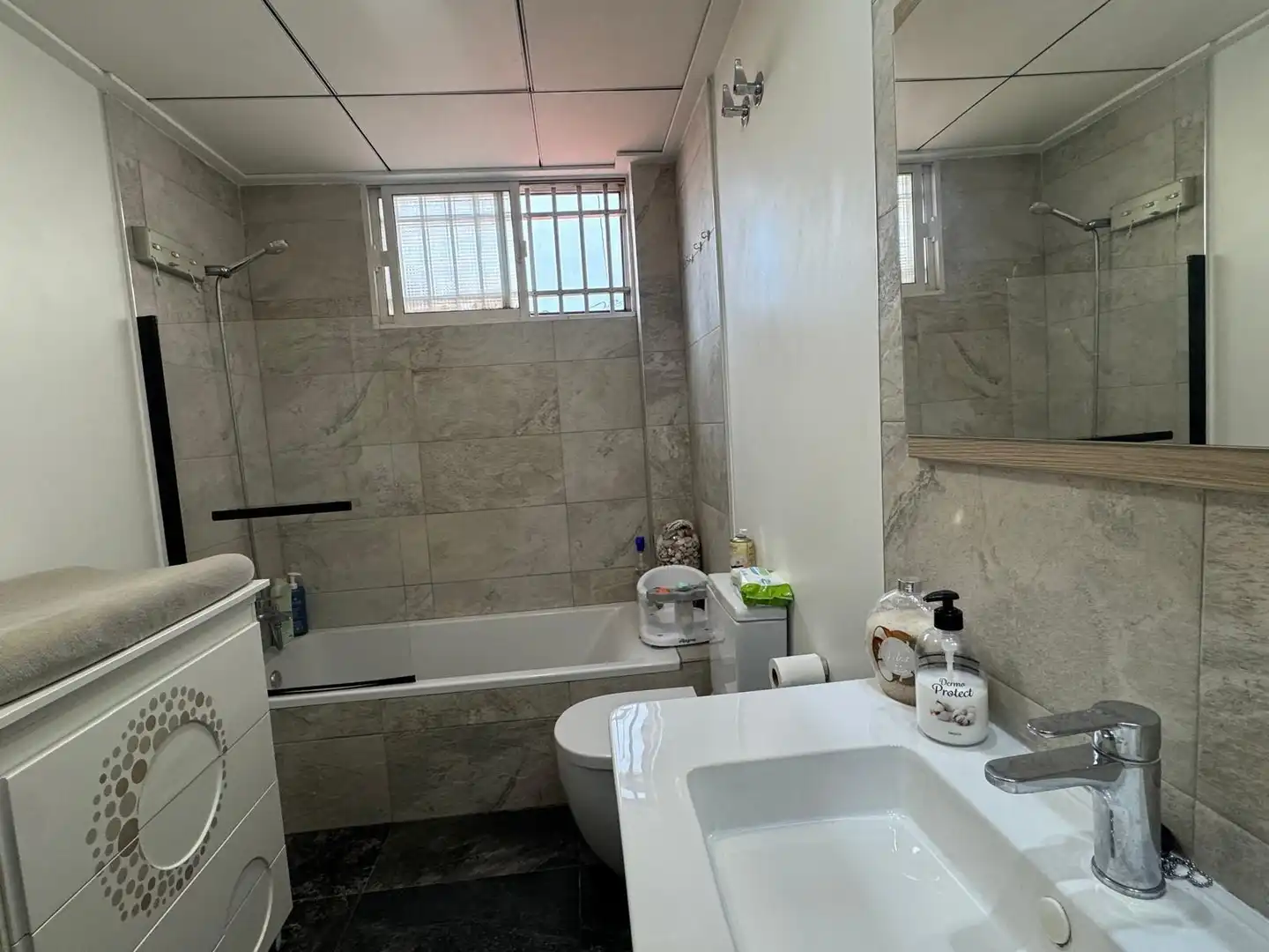 Baño de Piso en venta en Alicante / Alacant con Aire acondicionado, Calefacción y Terraza