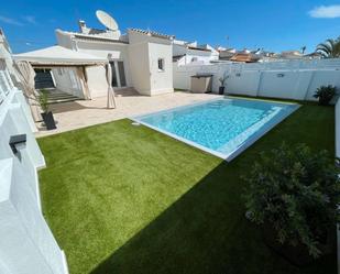 Swimming pool of House or chalet for sale in Torrevieja  with Air Conditioner, Heating and Terrace