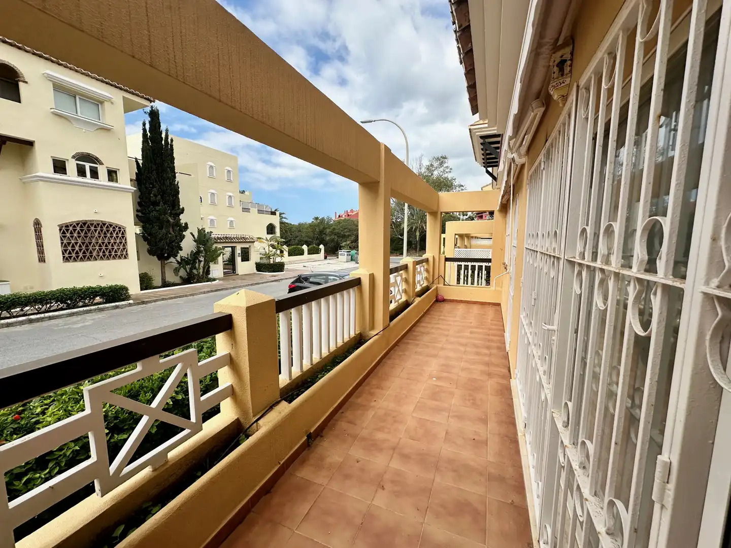 Vista exterior de Planta baixa de lloguer en Marbella amb Aire condicionat, Calefacció i Piscina