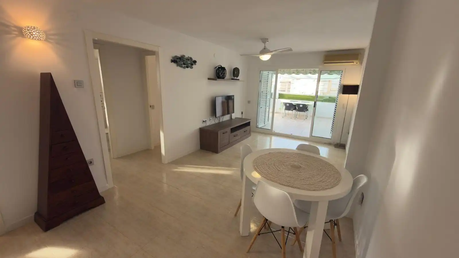 Wohnzimmer von Wohnung zum Verkauf in Alicante / Alacant mit Klimaanlage, Heizung und Privatgarten