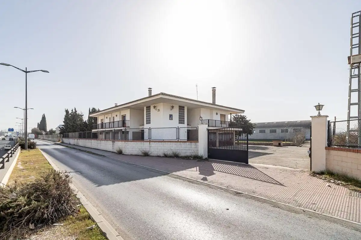 Vista exterior de Finca rústica en venda en Santa Fe amb Calefacció, Jardí privat i Terrassa