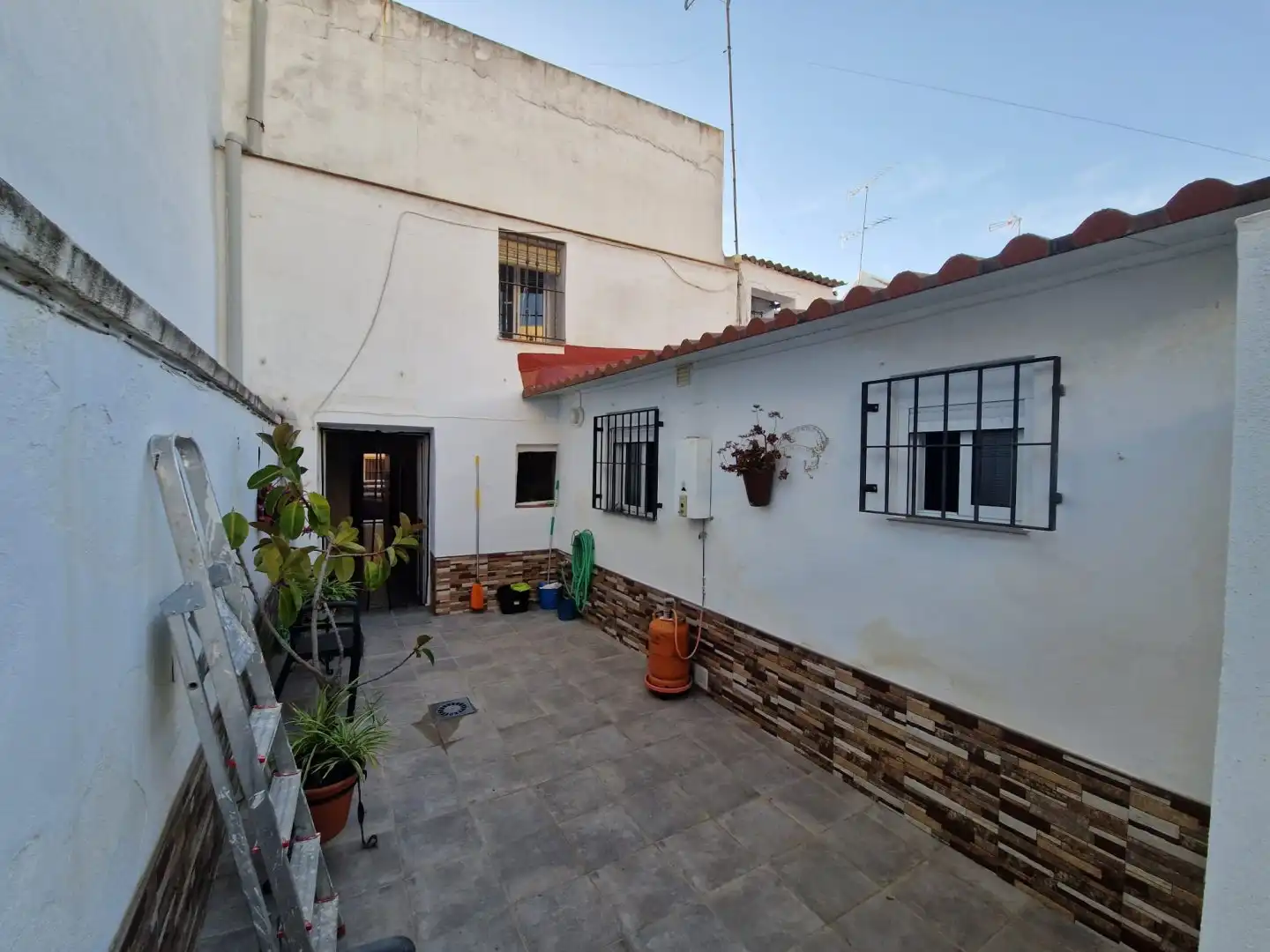 Vista exterior de Casa o chalet en venta en Lora del Río