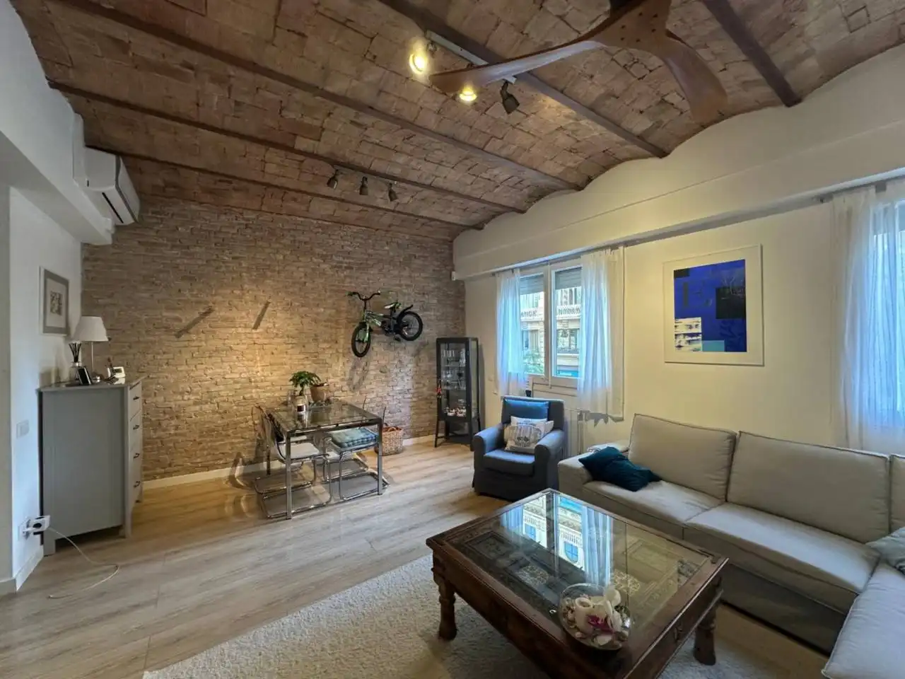 Sala de estar de Piso de alquiler en Barcelona con Aire acondicionado, Calefacción y Amueblado