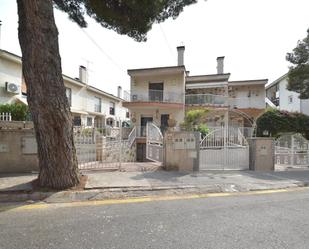 Exterior view of House or chalet for sale in Cunit  with Air Conditioner, Heating and Private garden