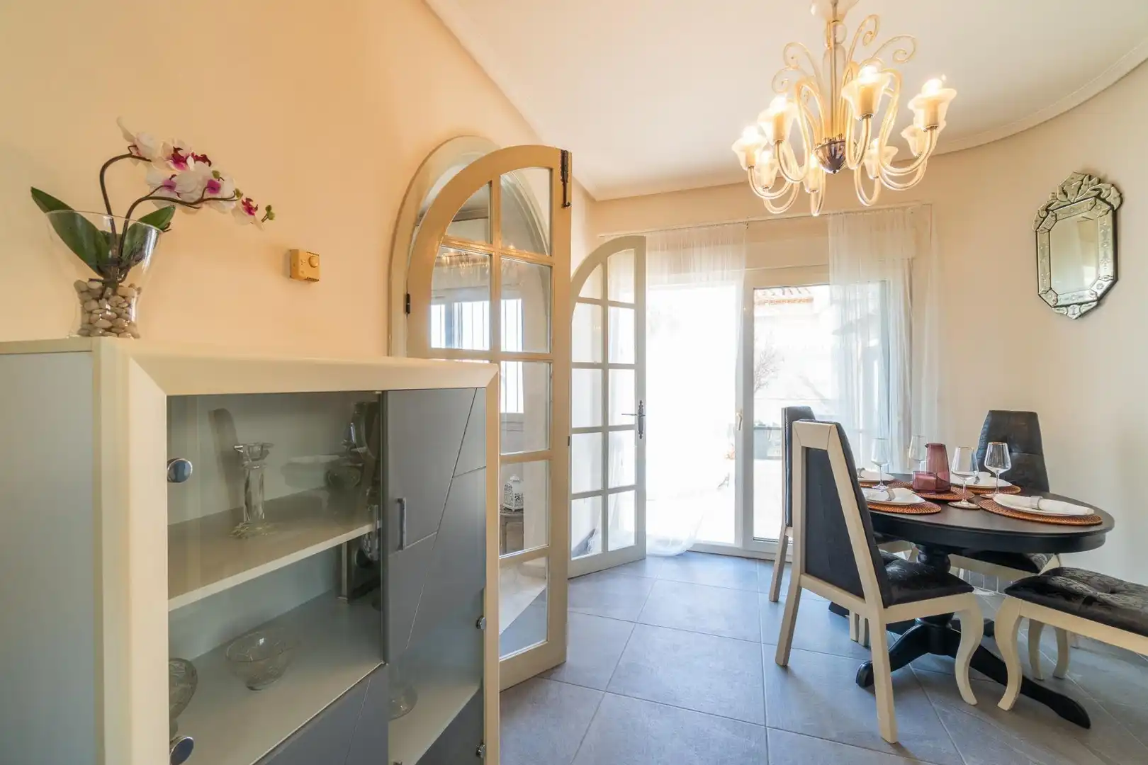 Menjador de Casa o xalet en venda en Orihuela amb Aire condicionat, Calefacció i Jardí privat