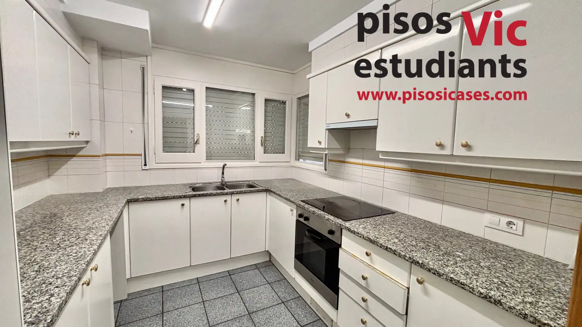 Cuina de Pis de lloguer en Vic amb Calefacció, Moblat i Forn