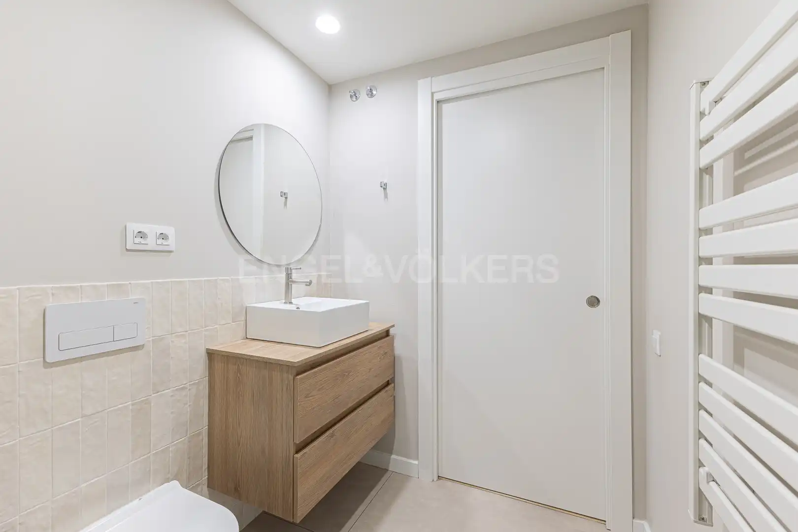 Badezimmer von Wohnung zum Verkauf in Barcelona mit Klimaanlage, Heizung und Parkett