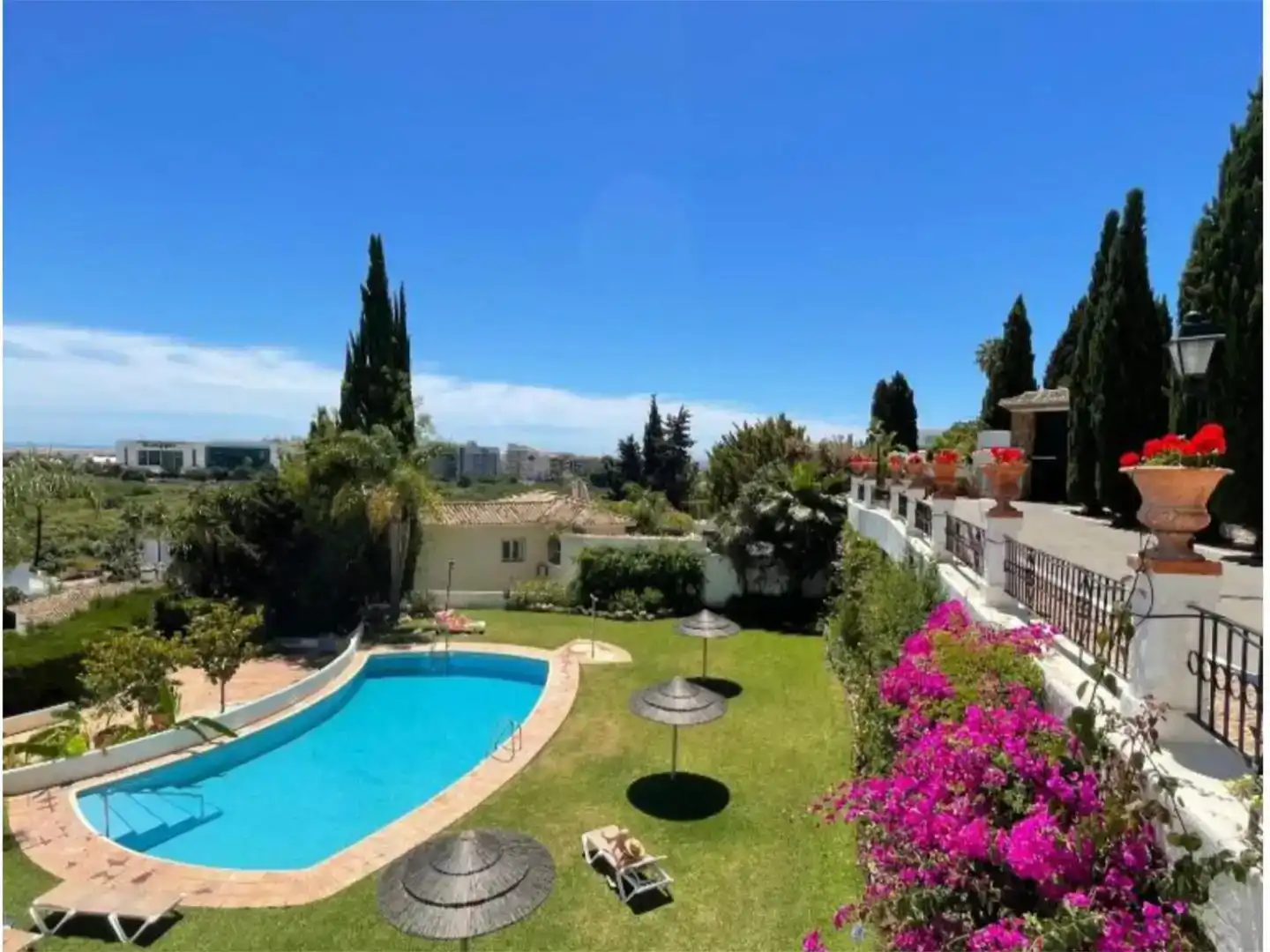 Jardí de Dúplex de lloguer en Marbella amb Aire condicionat i Piscina