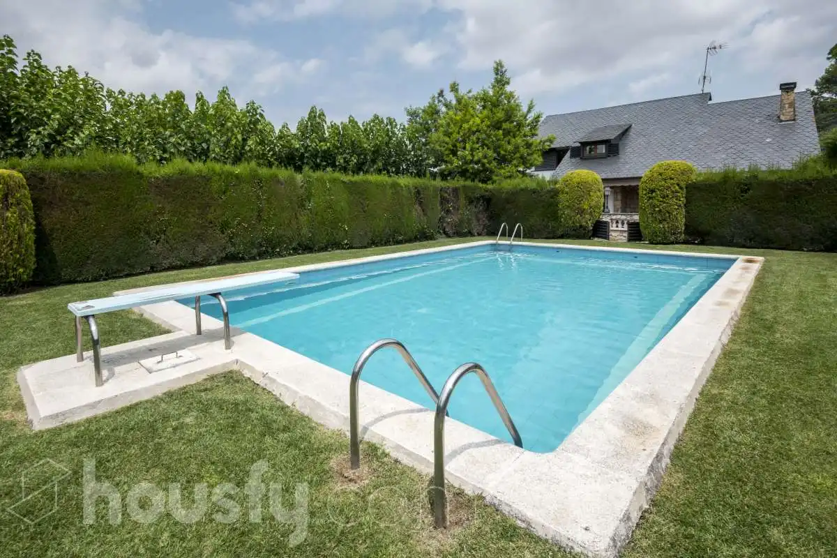Piscina de Casa o xalet en venda en Mediona amb Aire condicionat, Calefacció i Jardí privat