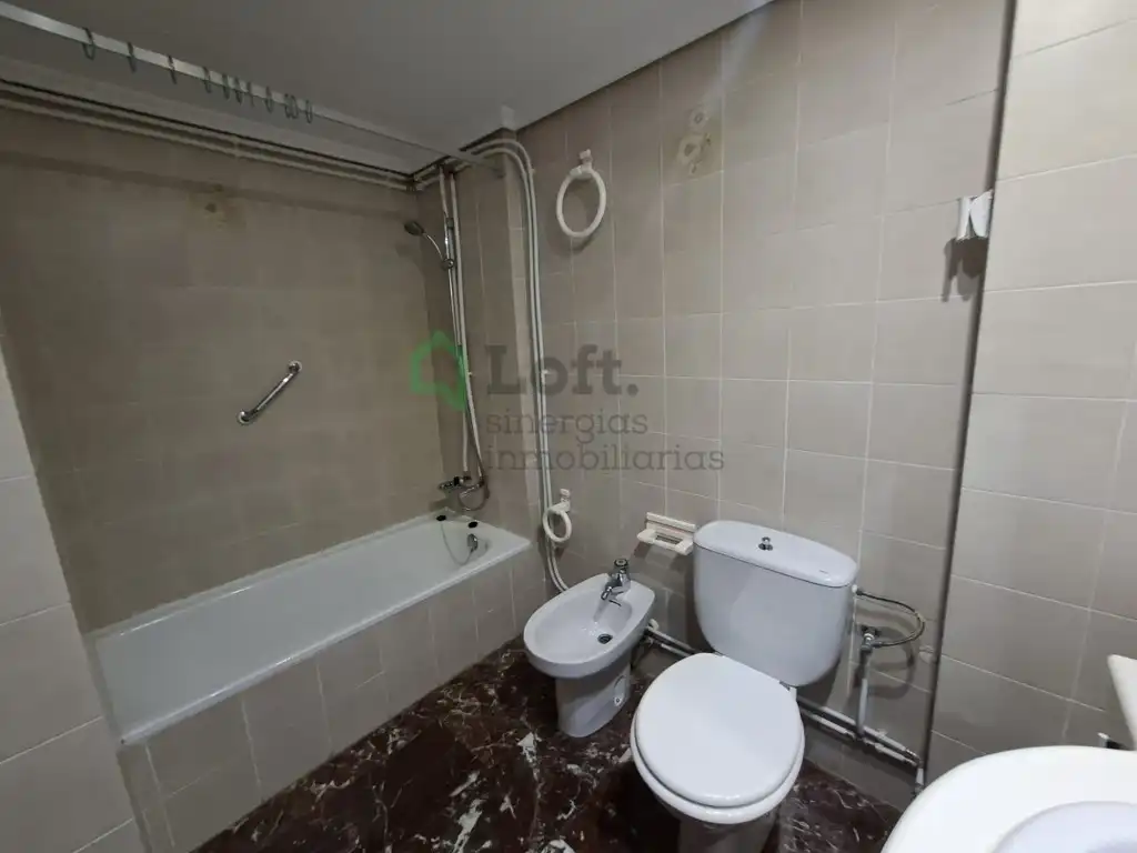 Baño de Piso de alquiler en Badajoz con Aire acondicionado y Calefacción