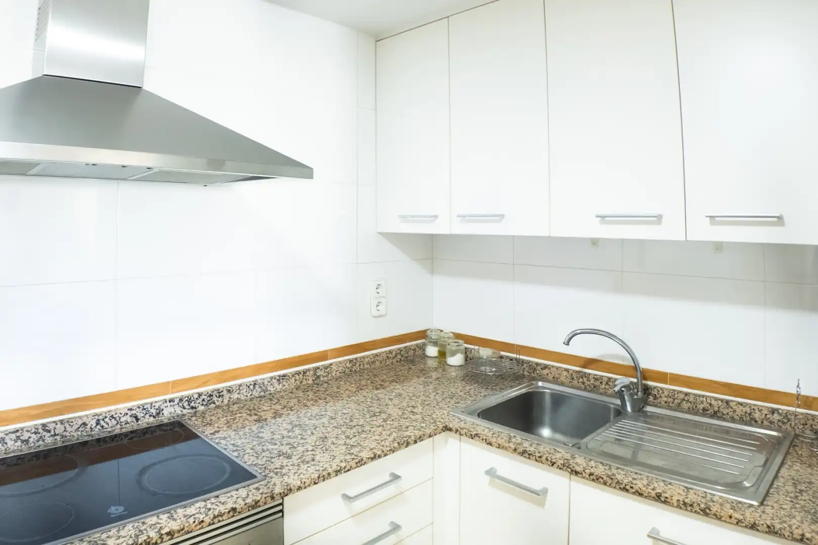 Küche von Wohnung zum Verkauf in Villajoyosa / La Vila Joiosa mit Klimaanlage, Heizung und Privatgarten