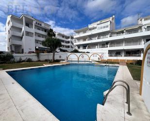 Swimming pool of Flat for sale in Mijas