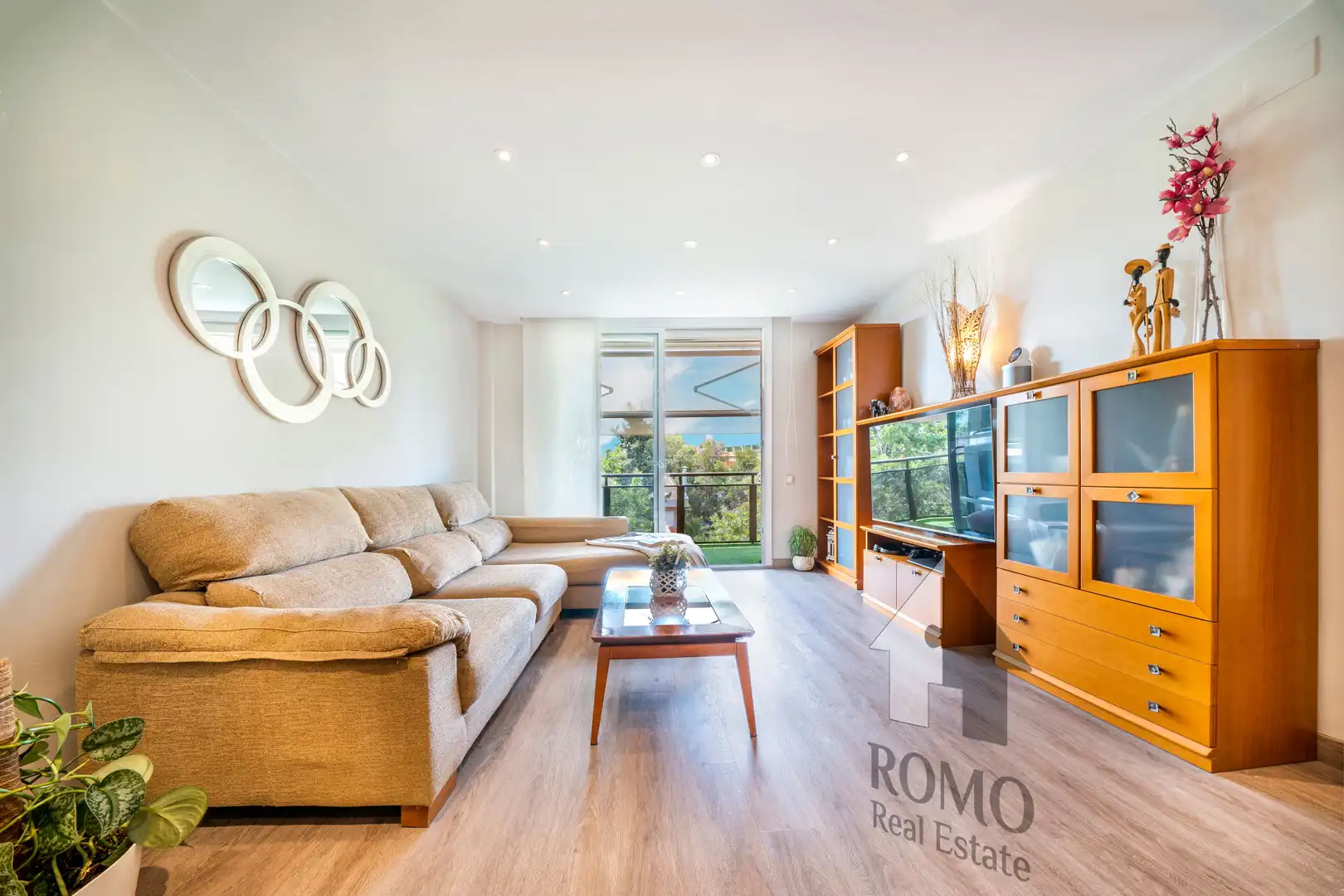 Exterior view of Flat for sale in Santa Perpètua de Mogoda  with Air Conditioner, Heating and Parquet flooring